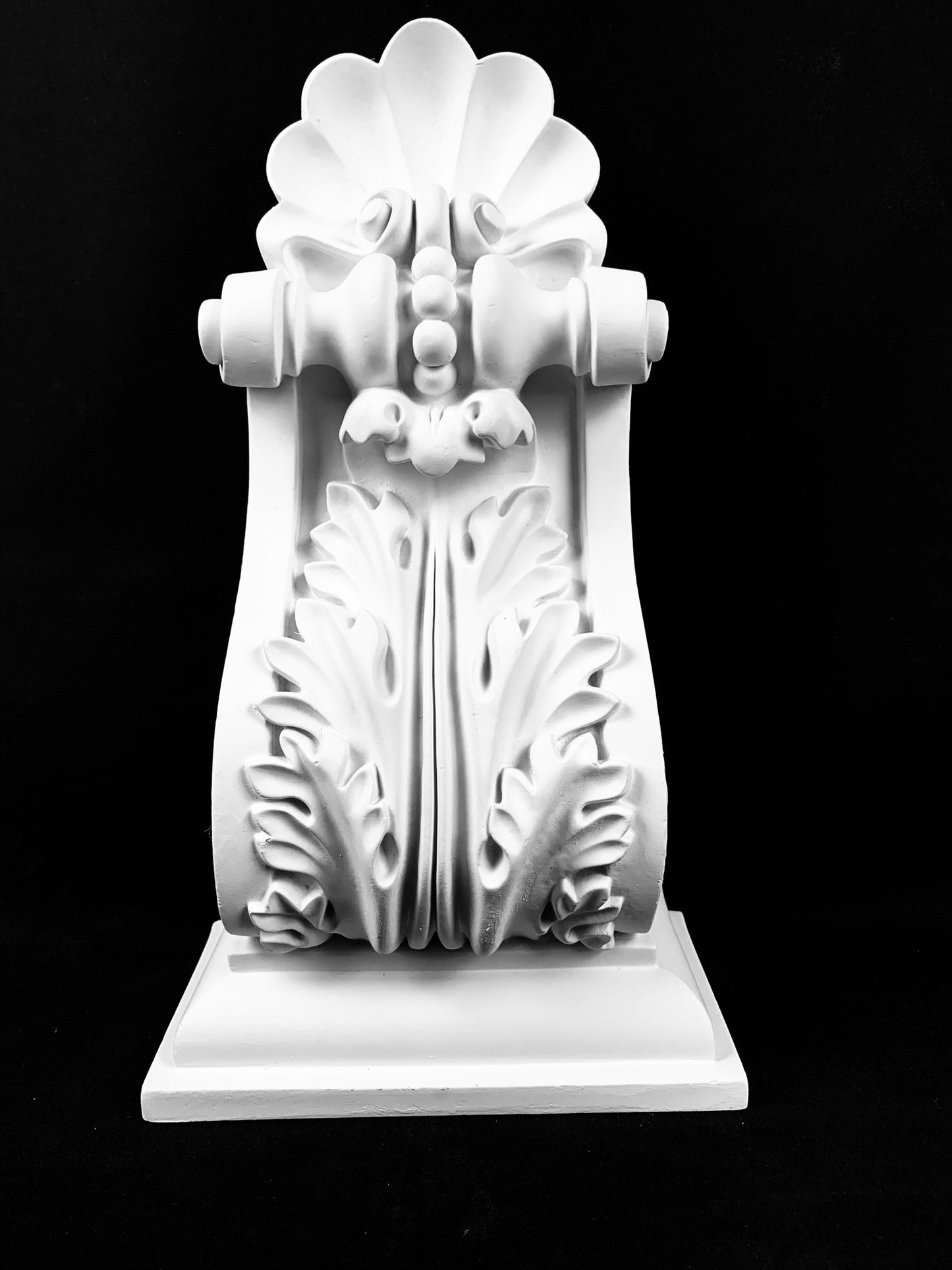 Grand Laurel Corbel