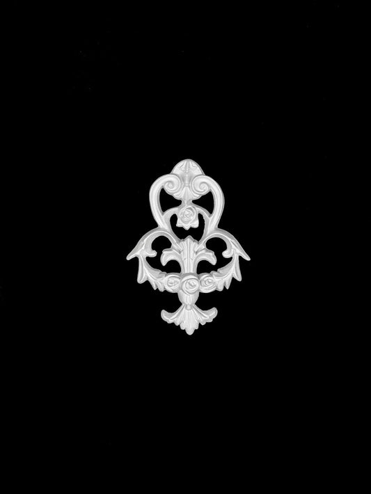 Elegant Leaf Scroll Ornament