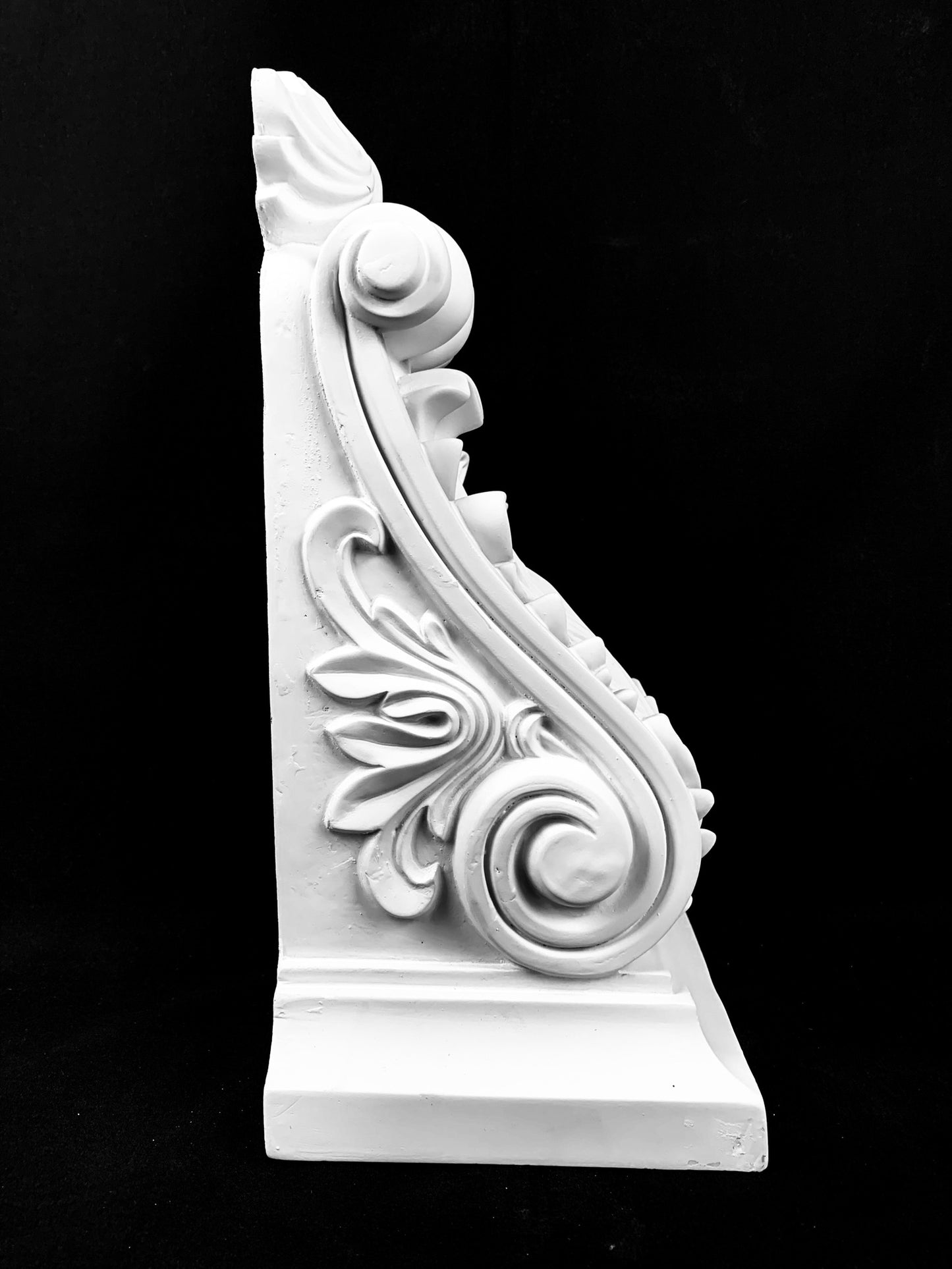 Twisted Laurel Corbel