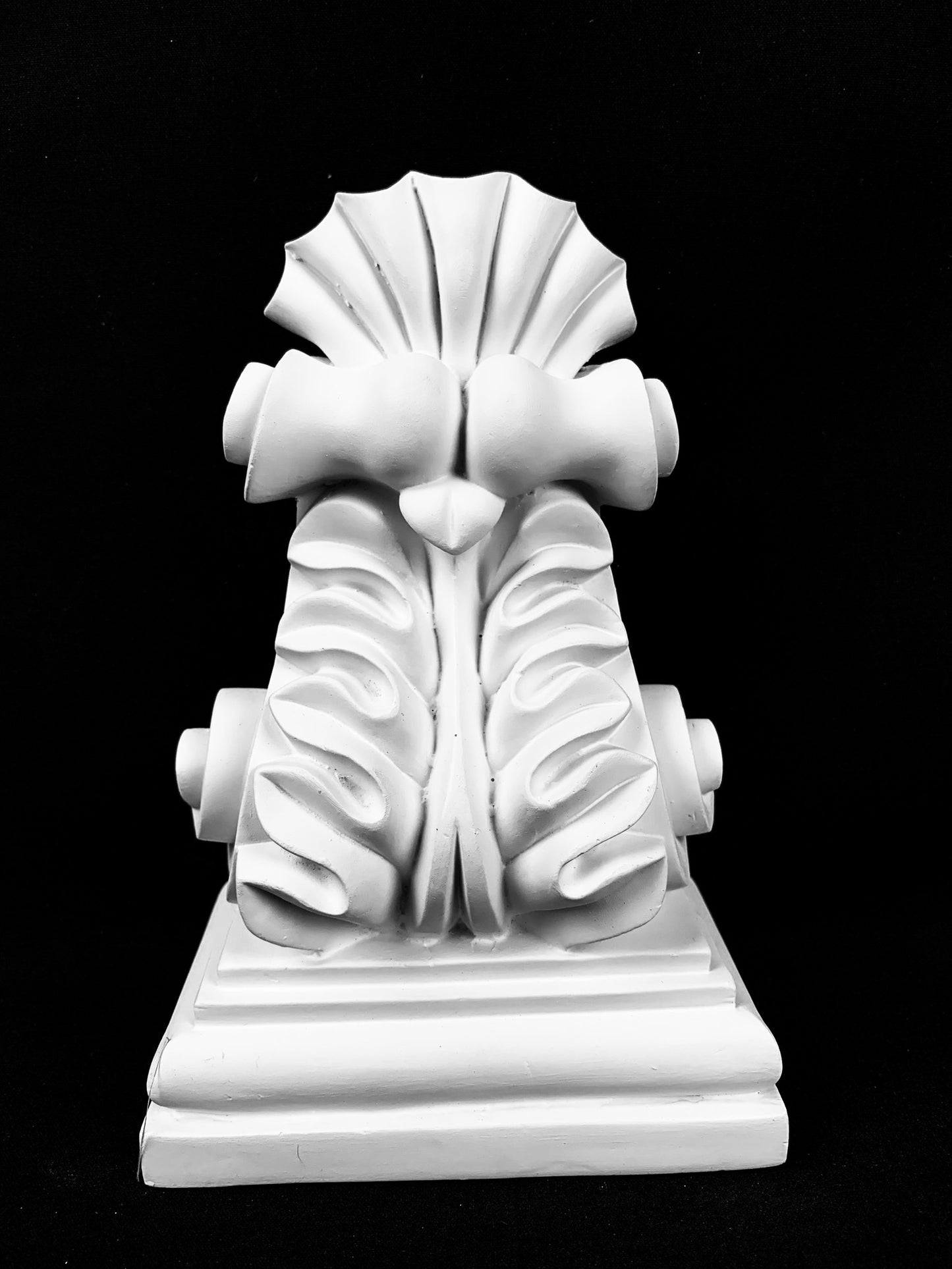 Shell Crest Leaf Corbel
